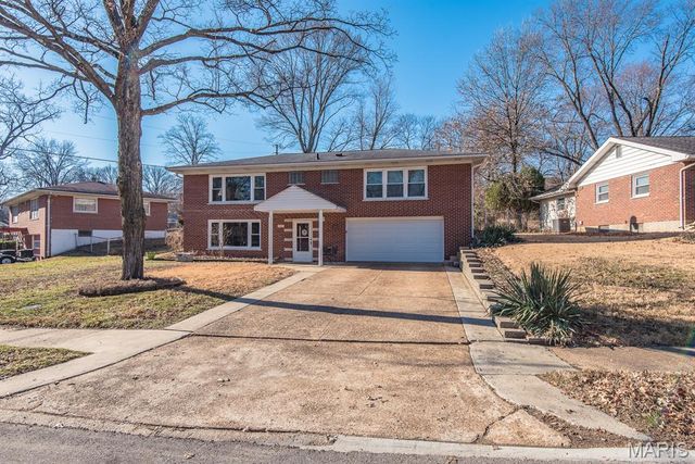 8408 Hawkesbury Drive, St Louis, MO 63121