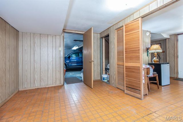 8408 Hawkesbury Drive, St Louis, MO 63121