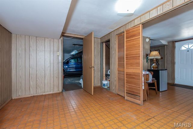 8408 Hawkesbury Drive, St Louis, MO 63121