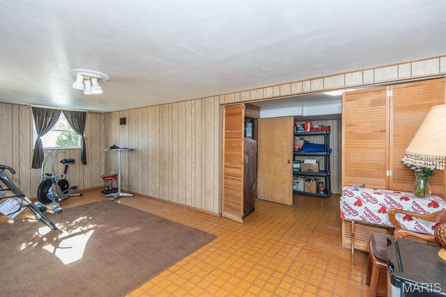 8408 Hawkesbury Drive, St Louis, MO 63121