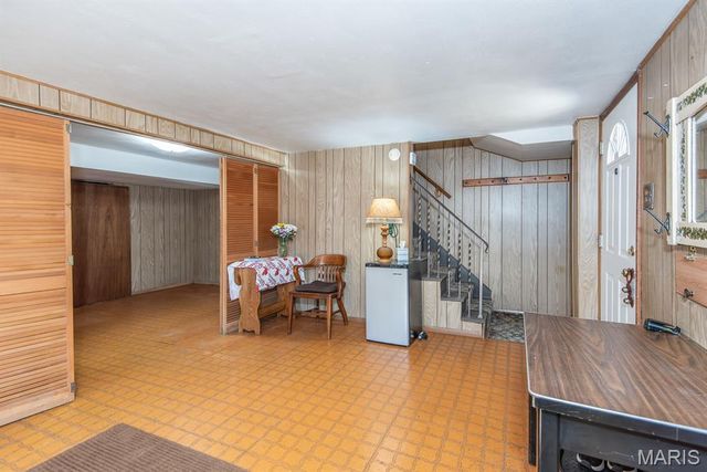 8408 Hawkesbury Drive, St Louis, MO 63121