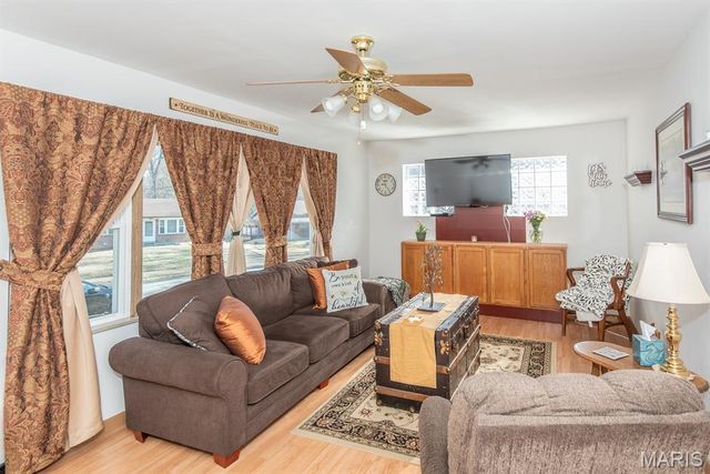 8408 Hawkesbury Drive, St Louis, MO 63121