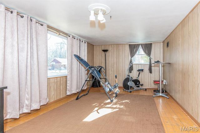 8408 Hawkesbury Drive, St Louis, MO 63121