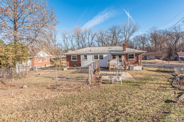 8408 Hawkesbury Drive, St Louis, MO 63121