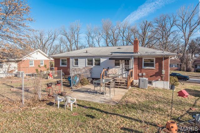 8408 Hawkesbury Drive, St Louis, MO 63121