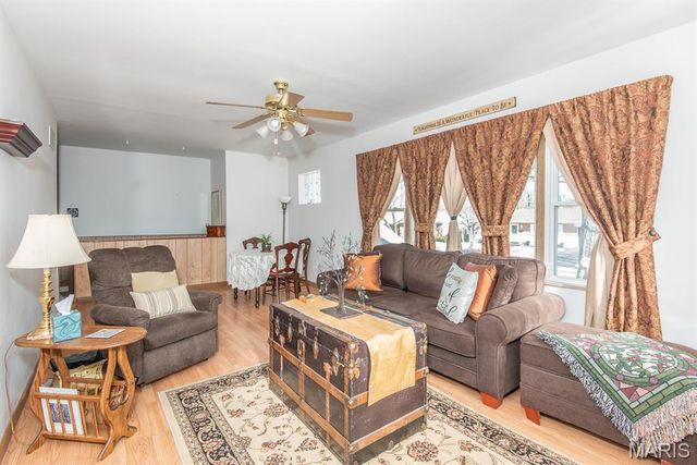 8408 Hawkesbury Drive, St Louis, MO 63121