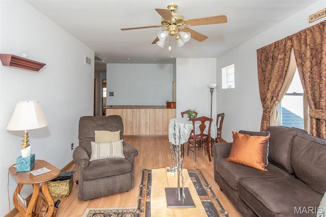 8408 Hawkesbury Drive, St Louis, MO 63121