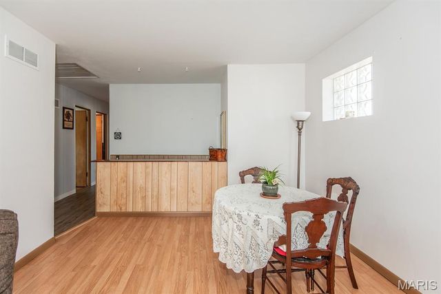 8408 Hawkesbury Drive, St Louis, MO 63121