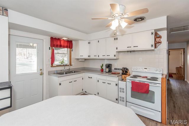 8408 Hawkesbury Drive, St Louis, MO 63121