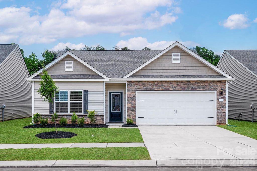 8129 Cravat Court, Charlotte, NC 28215