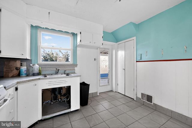 1212 MEADOW RD, Woodlyn, PA 19094