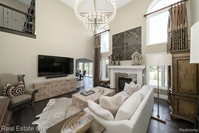13255 Maple Lawn Drive, Shelby Twp, MI 48315