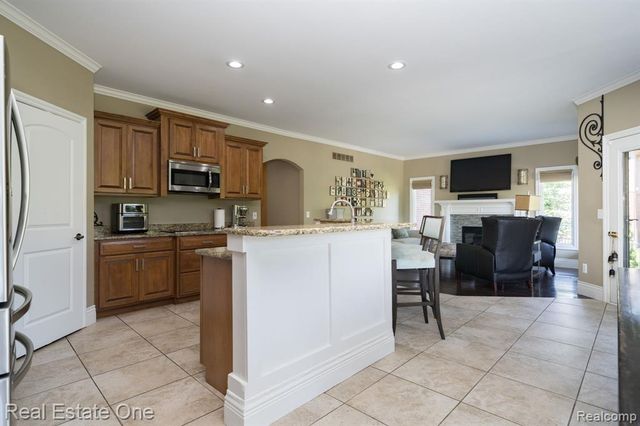 13255 Maple Lawn Drive, Shelby Twp, MI 48315