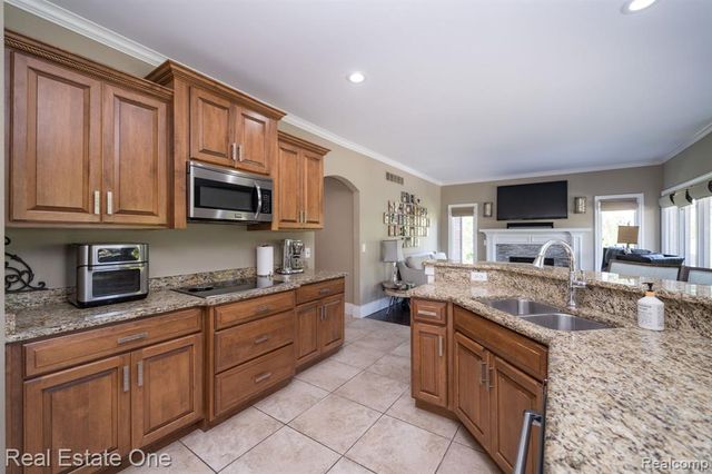 13255 Maple Lawn Drive, Shelby Twp, MI 48315
