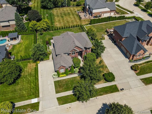 13255 Maple Lawn Drive, Shelby Twp, MI 48315