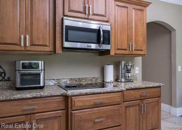 13255 Maple Lawn Drive, Shelby Twp, MI 48315