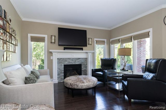 13255 Maple Lawn Drive, Shelby Twp, MI 48315