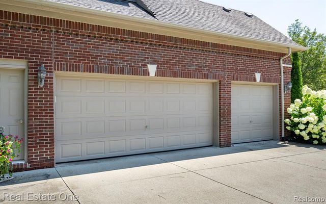 13255 Maple Lawn Drive, Shelby Twp, MI 48315