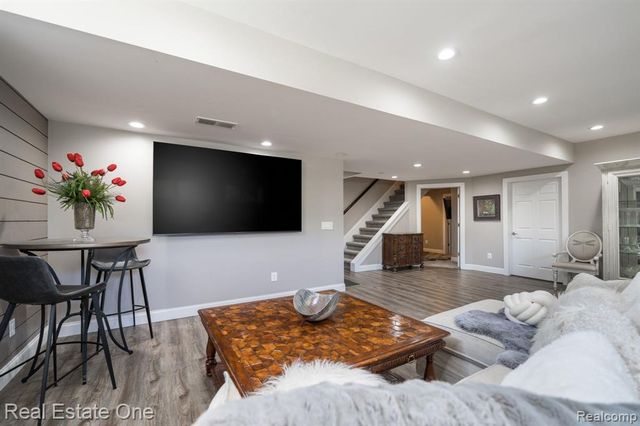 13255 Maple Lawn Drive, Shelby Twp, MI 48315