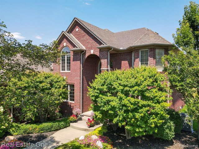 13255 Maple Lawn Drive, Shelby Twp, MI 48315