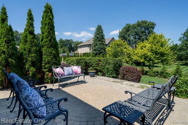 13255 Maple Lawn Drive, Shelby Twp, MI 48315