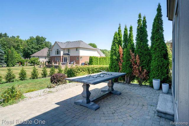 13255 Maple Lawn Drive, Shelby Twp, MI 48315