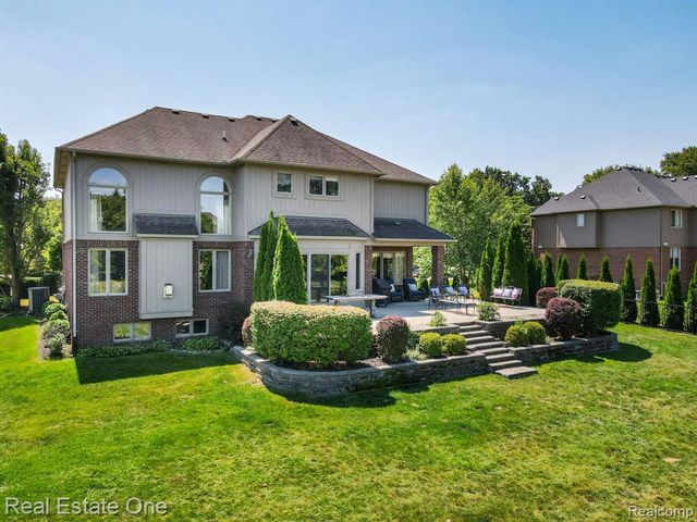 13255 Maple Lawn Drive, Shelby Twp, MI 48315