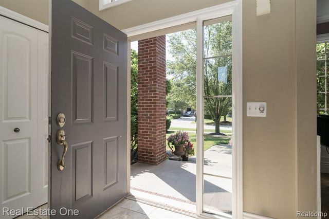 13255 Maple Lawn Drive, Shelby Twp, MI 48315