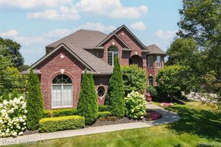 13255 Maple Lawn Drive, Shelby Twp, MI 48315