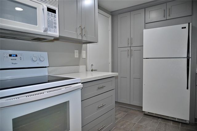 624 S Ripple Creek Drive 624, Houston, TX 77057