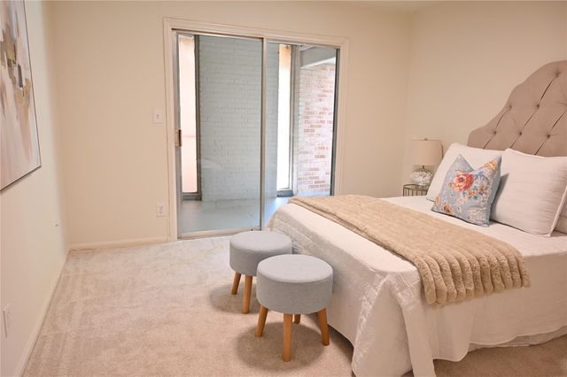 624 S Ripple Creek Drive 624, Houston, TX 77057