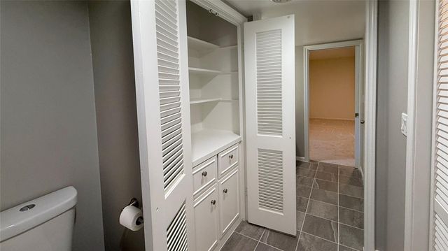 624 S Ripple Creek Drive 624, Houston, TX 77057