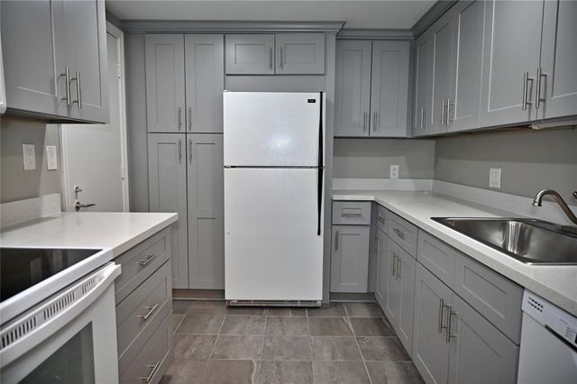 624 S Ripple Creek Drive 624, Houston, TX 77057