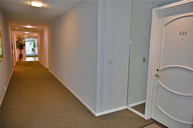 624 S Ripple Creek Drive 624, Houston, TX 77057