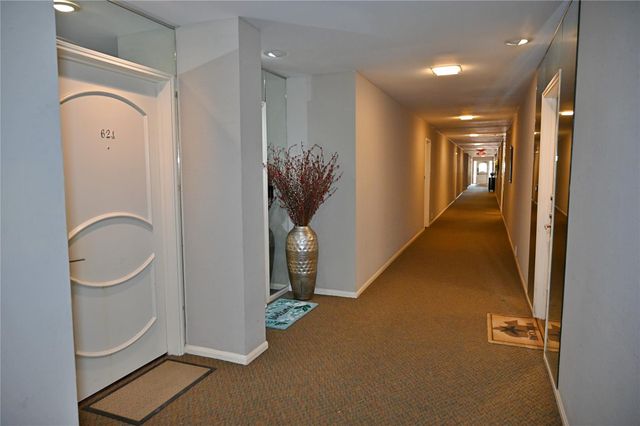 624 S Ripple Creek Drive 624, Houston, TX 77057