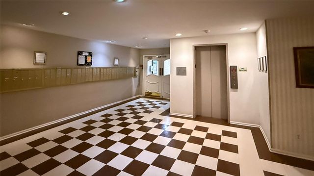 624 S Ripple Creek Drive 624, Houston, TX 77057