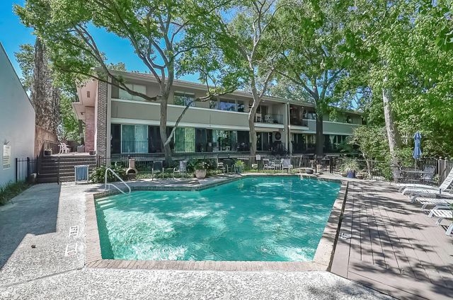624 S Ripple Creek Drive 624, Houston, TX 77057