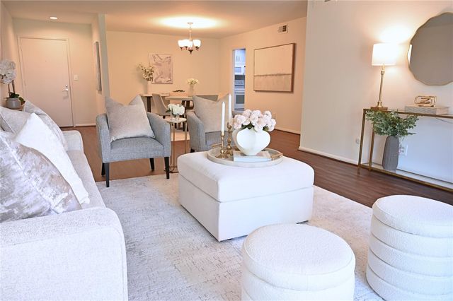 624 S Ripple Creek Drive 624, Houston, TX 77057