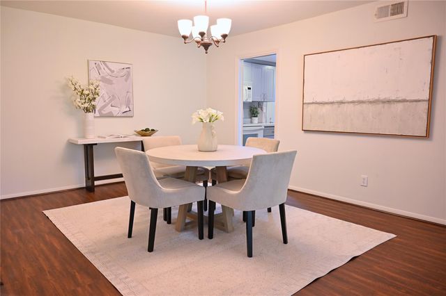 624 S Ripple Creek Drive 624, Houston, TX 77057