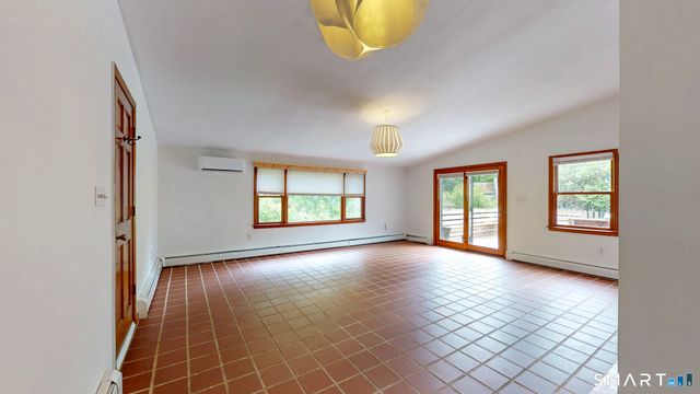 895 Hartford Turnpike, Hamden, CT 06517