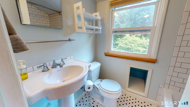 895 Hartford Turnpike, Hamden, CT 06517
