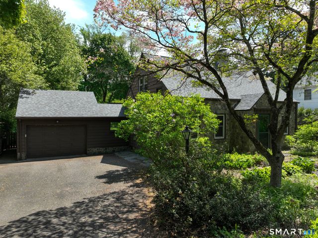 895 Hartford Turnpike, Hamden, CT 06517