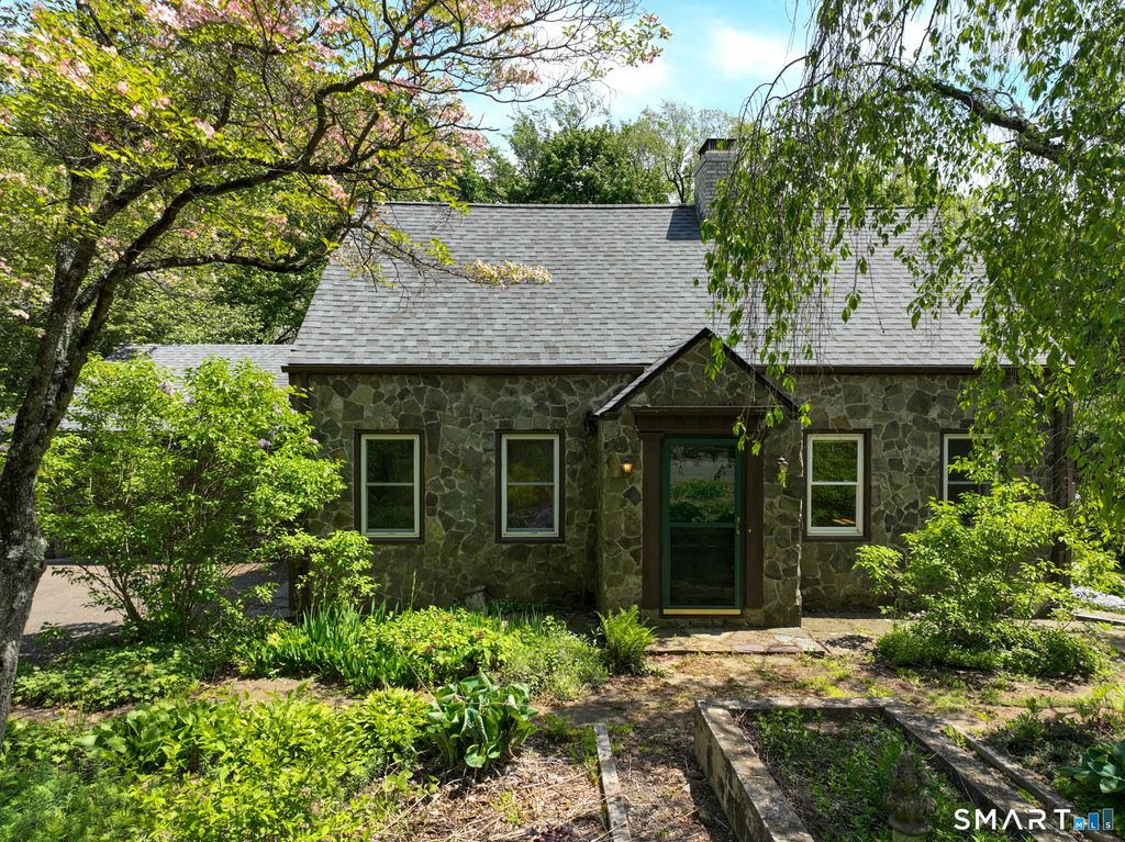 895 Hartford Turnpike, Hamden, CT 06517