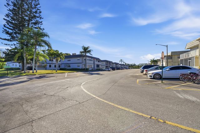 669 Saxony N, Delray Beach, FL 33446