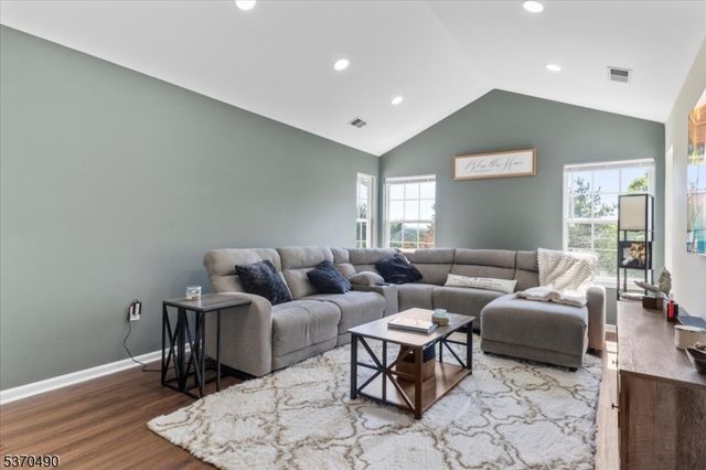1270 Fairview Cir, Lopatcong Twp., NJ 08886