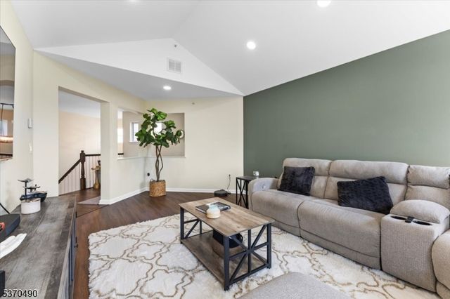 1270 Fairview Cir, Lopatcong Twp., NJ 08886