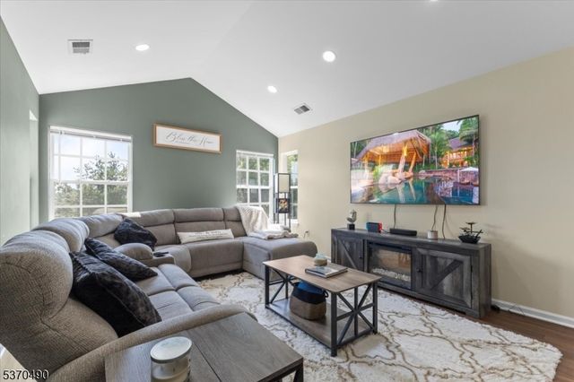 1270 Fairview Cir, Lopatcong Twp., NJ 08886