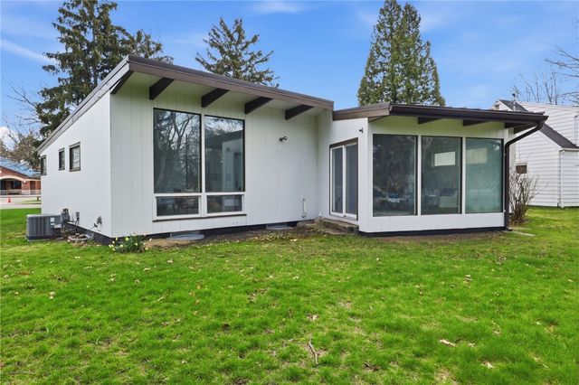 321 Brookview Drive, Irondequoit, NY 14617