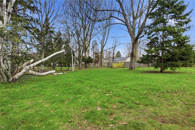 321 Brookview Drive, Irondequoit, NY 14617