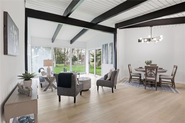 321 Brookview Drive, Irondequoit, NY 14617